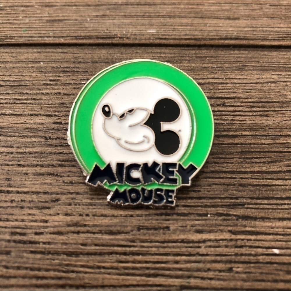 Disney Official Trading Pin: Oh My!  Mickey Mouse in Green Circle